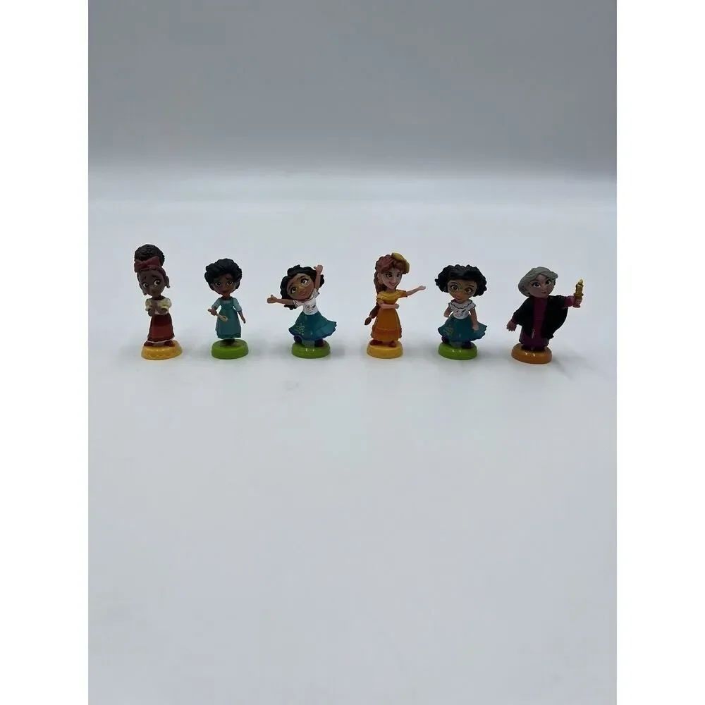 DISNEY ENCANTO MADRIGAL FAMILY 24 Days Of SURPRISES 6 FIGURES